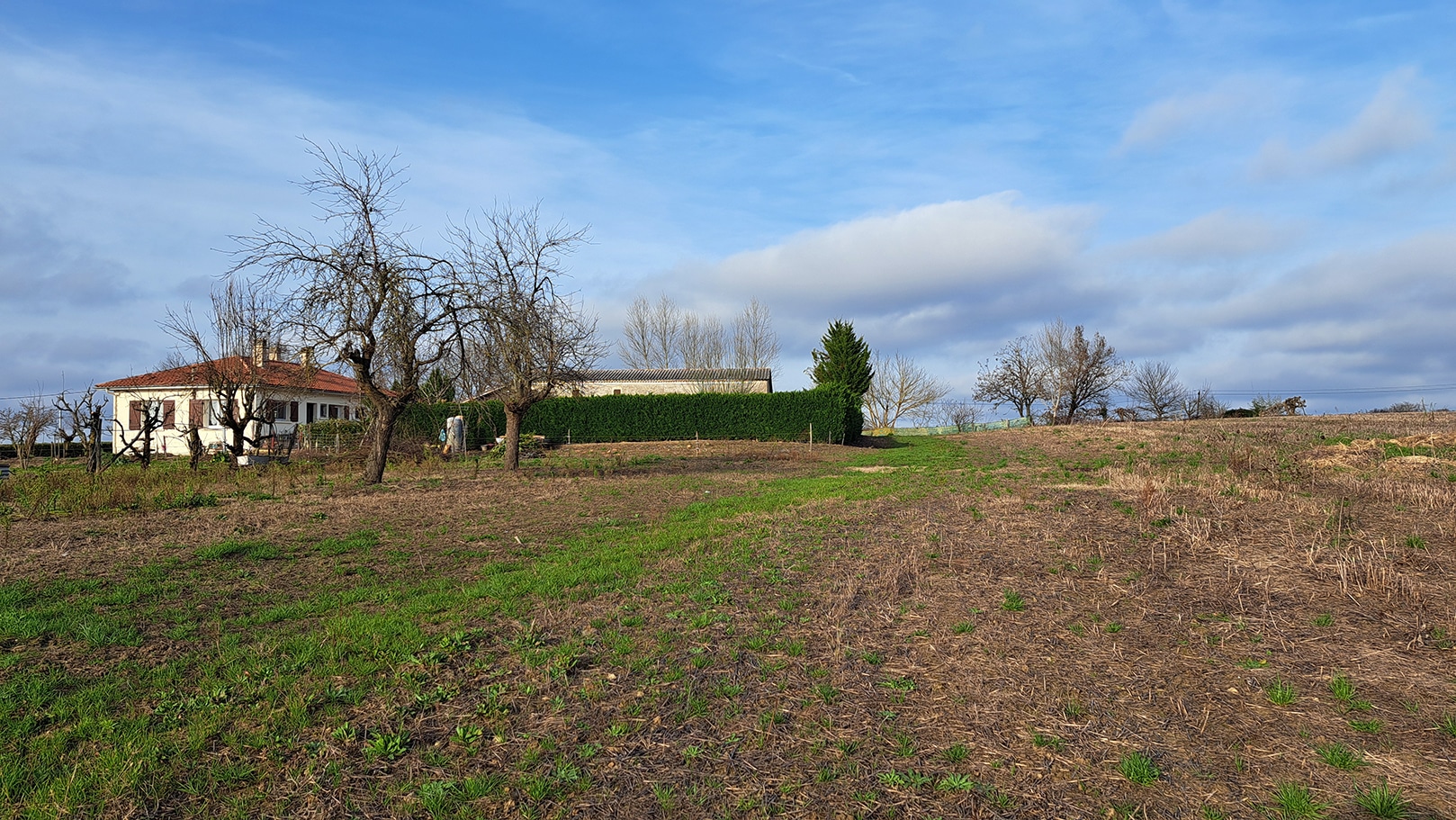 Propriété avec habitation, bâtiments agricoles et dépendances 61 hectares en Gironde